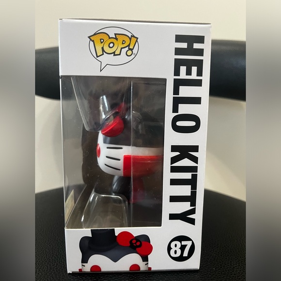 Hot Topic Exclusive Hello Kitty Dracula Funko Pop - Picture 2 of 5